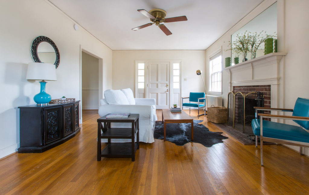 BELLEVUE BEAUTY with GARAGE 279,500 UNDER CONTRACT